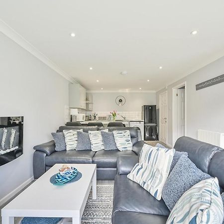 Captivating 2-Bed Villa In Millendreath Near Looe Bagian luar foto
