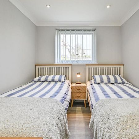 Captivating 2-Bed Villa In Millendreath Near Looe Bagian luar foto