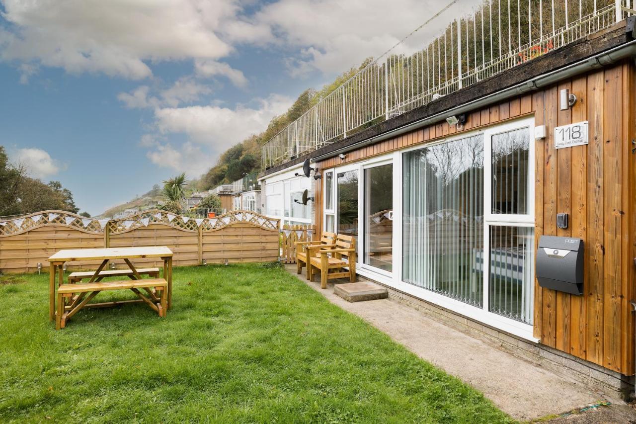 Captivating 2-Bed Villa In Millendreath Near Looe Bagian luar foto