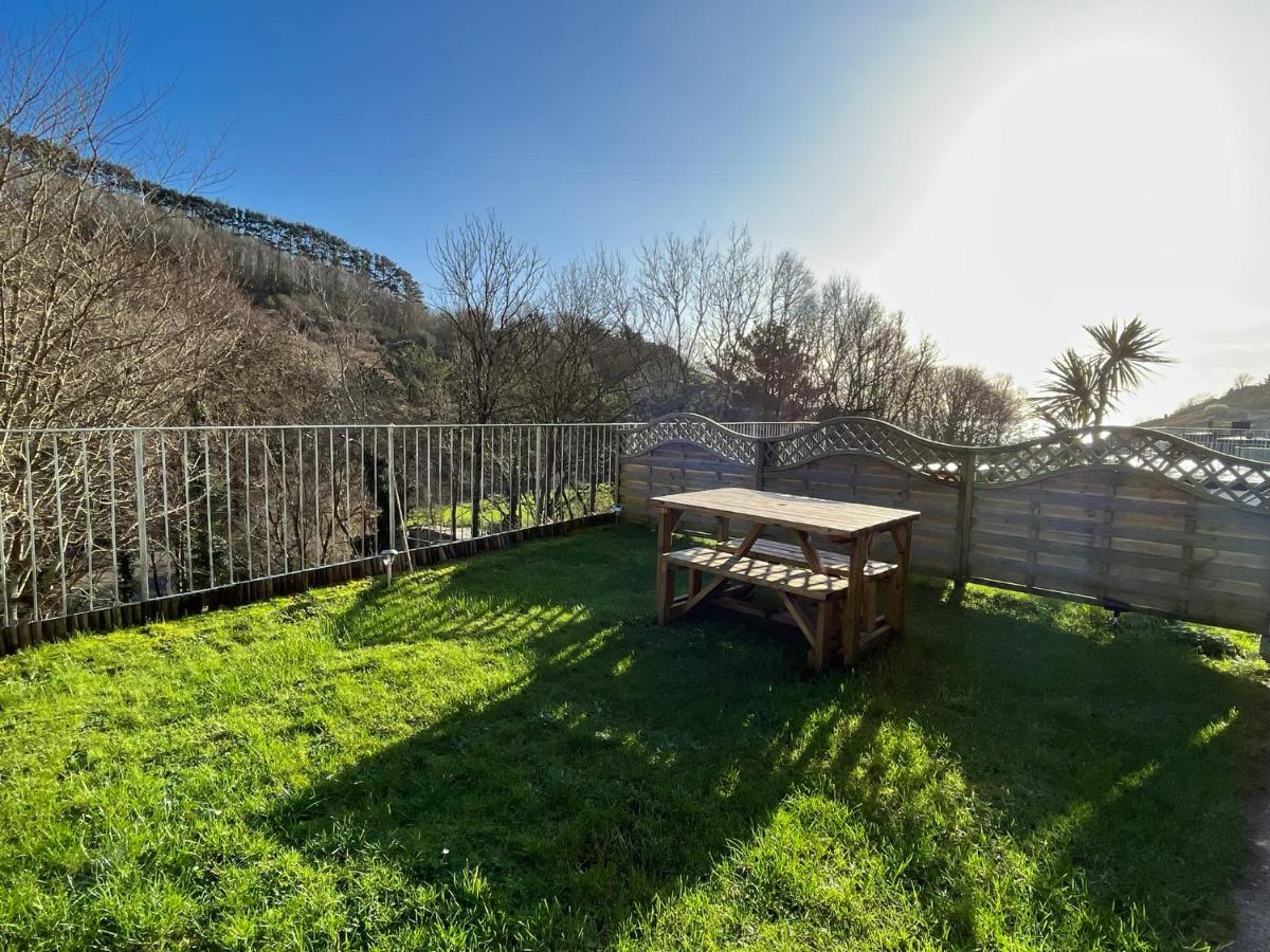 Captivating 2-Bed Villa In Millendreath Near Looe Bagian luar foto